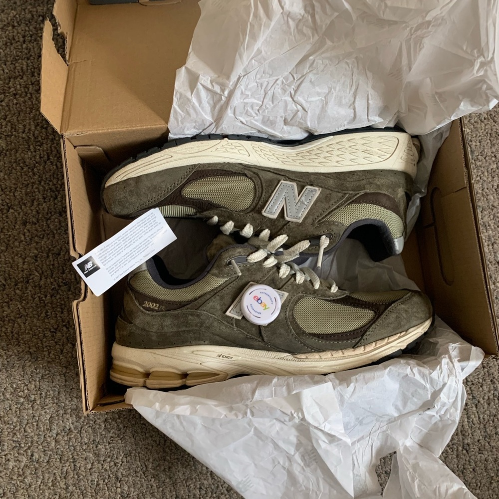 New balance 2002r